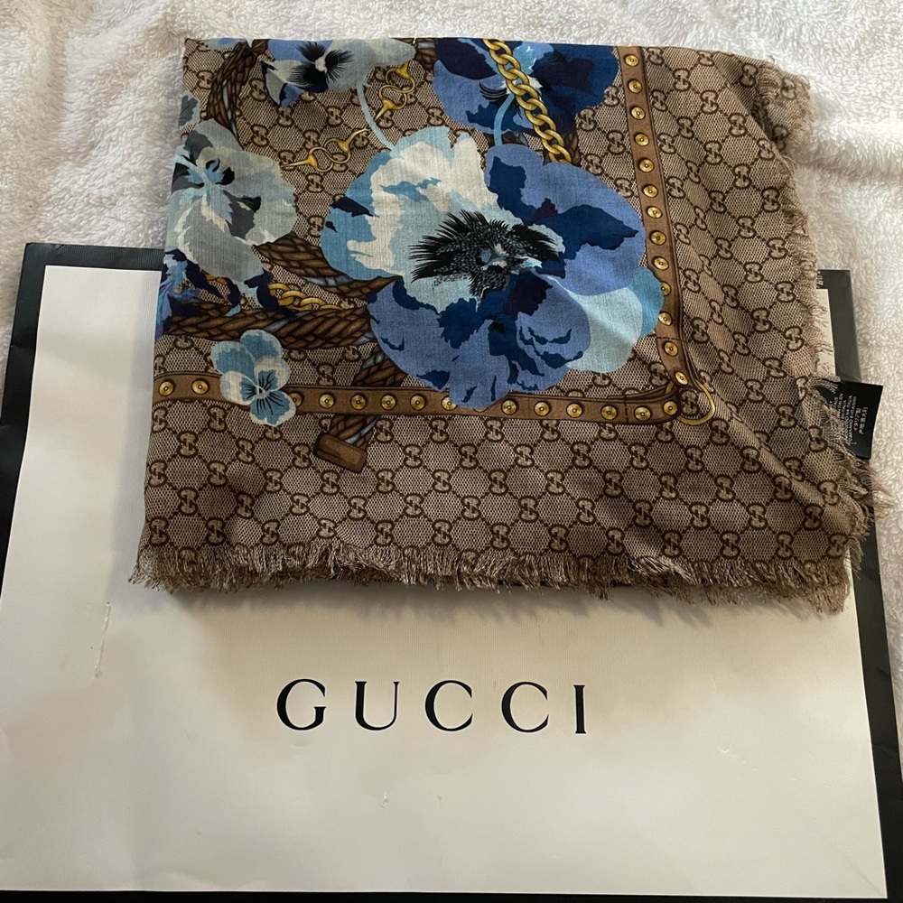 Gucci scarf